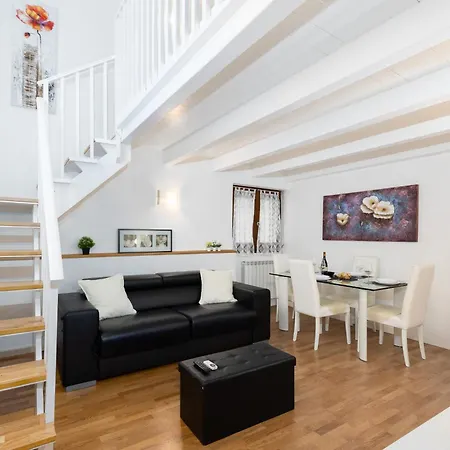 Prada Loft - Posto Auto Privato شقة *