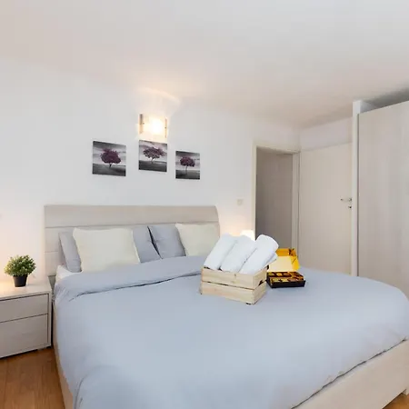 Apartament Guesthost - Prada Loft Near Porta Romana *