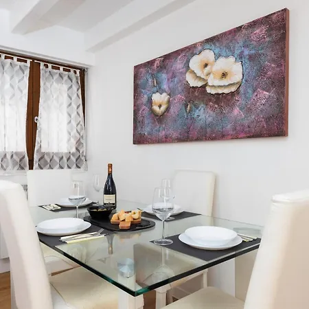 Apartament Guesthost - Prada Loft Near Porta Romana Mediolan